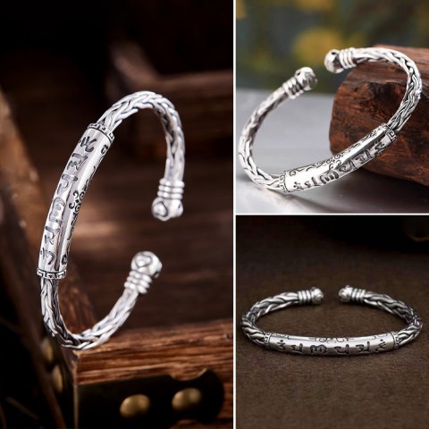 Hand-woven six-word mantra bracelet