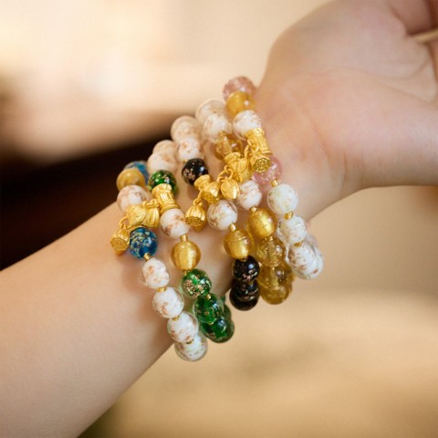 Luminous glass bracelet